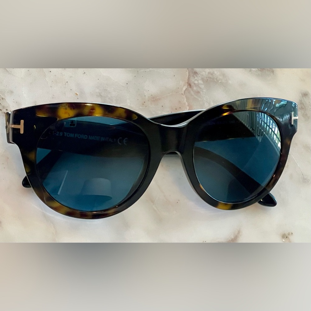 TOM FORD woman’s polarized sunglasses with box